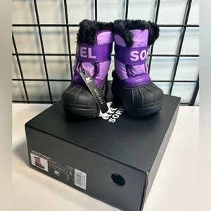 Toddler snow boots size 4 new in box